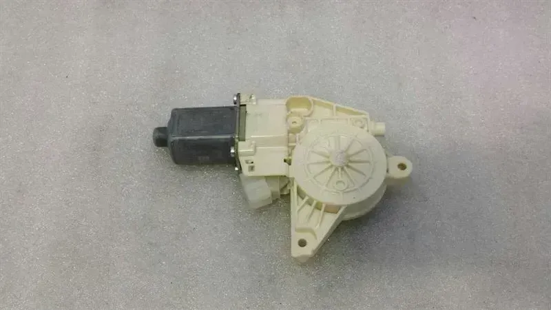 Mercedes-Benz A (W176) Mercedes E Class W212 FLH Door Window Motor A2129066802 Window Regulator Motor VL Body type: Saloon
Fuel: Petrol