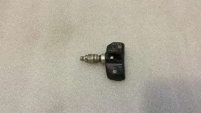 Mercedes E klases W212 riepu spiediena sensors A0045429718 riepu spiediena mērītājs