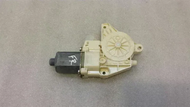 Mercedes-Benz A (W176) Mercedes E Class W212 FRH Door Window Motor A2129066702 Window Regulator Motor Front Body type: Saloon
Fuel: Petrol