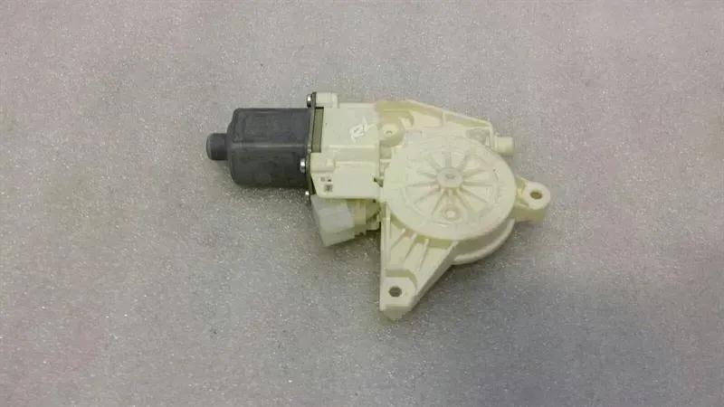 Mercedes-Benz A (W176) Mercedes E Class W212 RLH Door Window Motor A2048200542 Window Regulator Motor HL Body type: Saloon
Fuel: Petrol