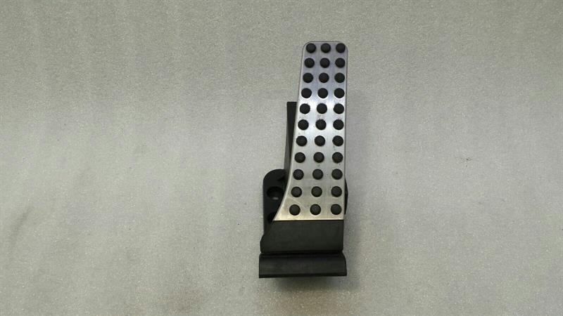 Mercedes-Benz A (W176) Mercedes E Class W212 W204 W218 Gas Pedal (Electrical) A2043000200 Accelerator Pedal Body type: Saloon
Fuel: Petrol