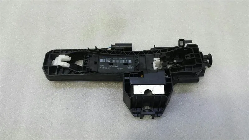 Mercedes W204 W212 door handle carrier left A2047602534 rear door handle carrier