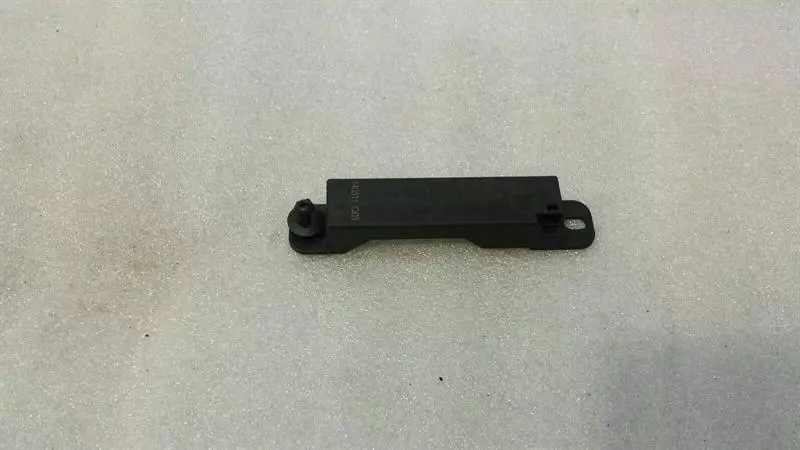 Mercedes-Benz A (W176) Mercedes E Class W212 Keyless Go Antenna A1668200075 Keyless Go Antenna Body type: Saloon
Fuel: Petrol