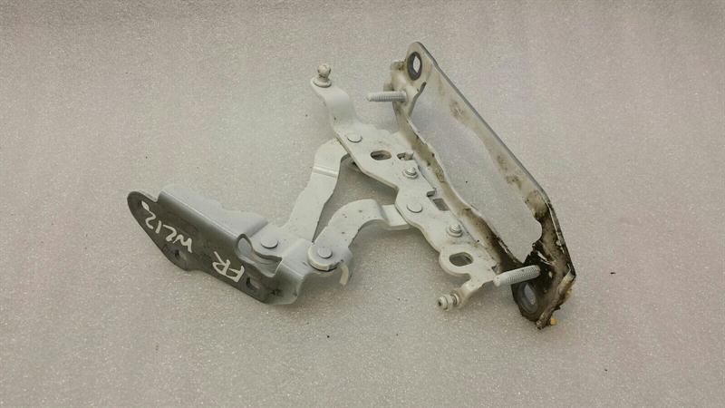 Mercedes-Benz A (W176) Mercedes E Class W212 Bonnet Hinge RHS A2048800228 Hood Hinge Right Body type: Saloon
Fuel: Petrol