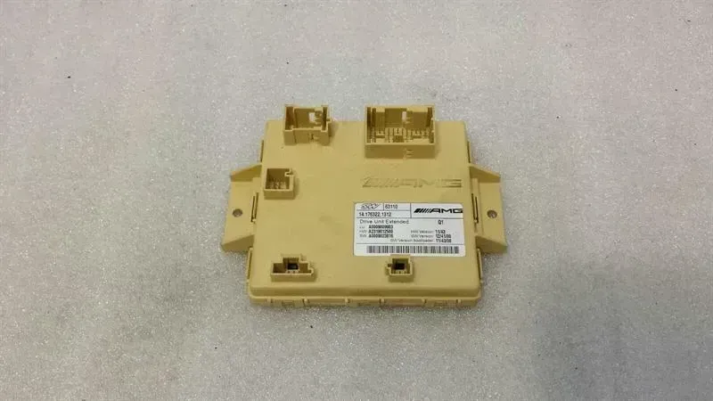 Mercedes-Benz A (W176) Mercedes E Class W212 Drive Unit Module A0009009903 Control Unit AMG E63 MOPF Body type: Saloon
Fuel: Petrol
