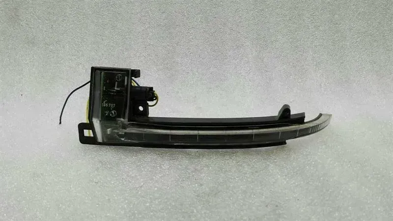 Audi A4 (B8) Audi A4 8K left door mirror repeater 8K0949101 exterior mirror indicator left LED Body type: Estate
Fuel: Petrol