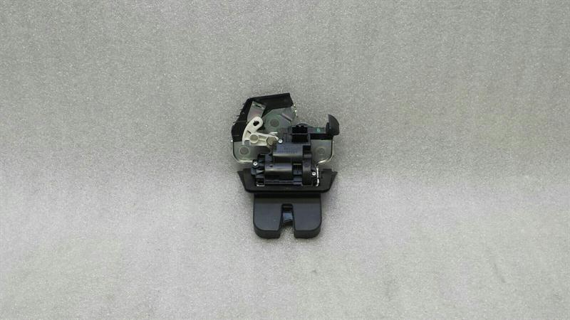 Audi A4 (B8) Boot Lock Audi A4 RS4 Avant 8K Boot Lock 8R0827505 Tailga...