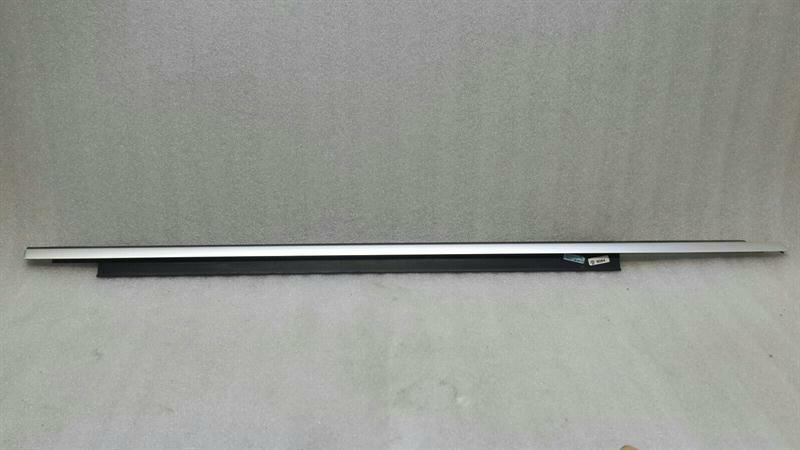 Audi A4 (B8) Audi RS4 8K Front Right Body Moulding 8K0853284K Strip Front Right Body type: Estate
Fuel: Petrol