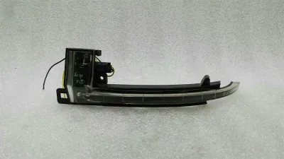 Audi A4 8K kreisā sānu spoguļa atkārtotājs 8K0949101 ārējā spoguļa indikators kreisais LED