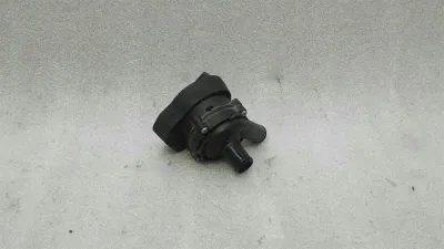 Mercedes A B Klasa W176 Dodatkowa pompa chłodzenia A2118350028 Pompa płynu chłodzącego