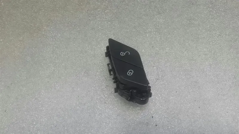 Mercedes-Benz CLA (C174 / C178) 2025-... Mercedes C43 AMG W205 Locking Switch A2059055151 Central Locking Switch