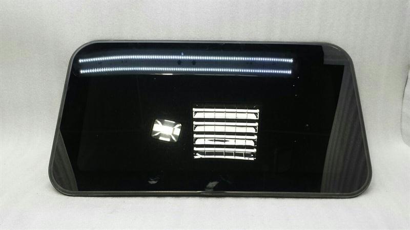 Porsche Cayenne Porsche Cayenne 957 Sunroof Glass 95556400220 Sliding Sunroof Glass 7L0877055B Body type: SUV
Fuel: Petrol