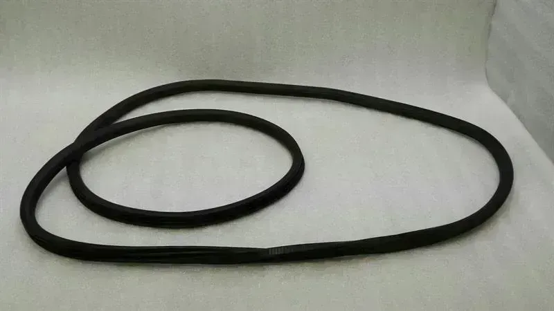 Porsche Cayenne Porsche Cayenne 957 front right door seal 7P0867365F door seals front right Body type: SUV
Fuel: Petrol