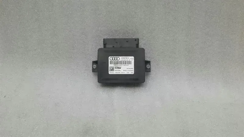 Audi A6 (C7) Audi A6 A7 4G parking brake module 4H0907801M parking brake control unit PBM Body type: Saloon
Fuel: Diesel