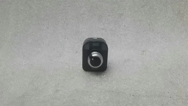 Audi A6 (C7) Audi A6 4G mirror switch 4H0959565 mirror switch Body type: Saloon
Fuel: Diesel