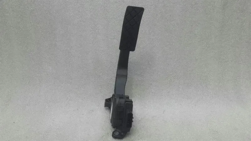 Audi A6 (C7) Audi A6 4G accelerator pedal (electrical) 4H1723523 accelerator pedal Body type: Saloon
Fuel: Diesel