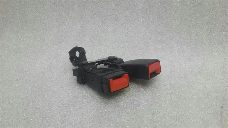 Audi A6 (C7) Audi A6 4G belt buckle 4G0857739A belt buckle Body type: Saloon
Fuel: Diesel