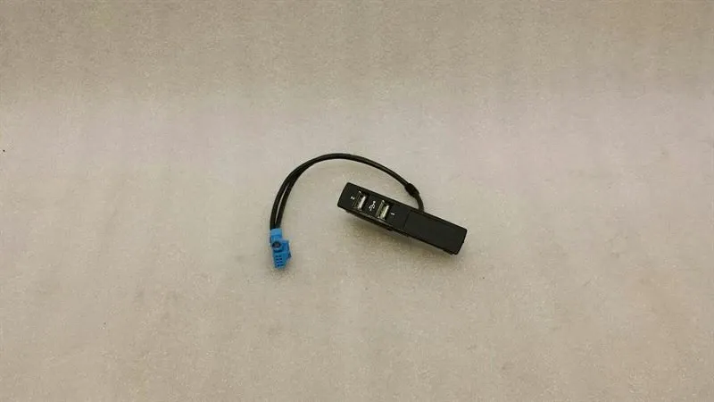MERCEDES S-CLASS W222 USB INPUT A2228200915 USB SOCKET