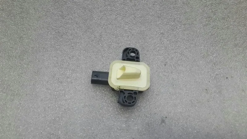 Mercedes C Class W205 Crash Sensor A1668210351 Impact Sensor SRS