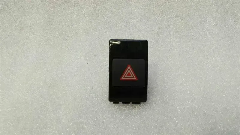Audi A6 (C7) Audi A6 4G hazard switch 4G0941509 hazard warning switch Body type: Saloon
Fuel: Diesel