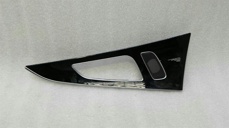 Audi A6 (C7) Audi A6 4G RRH door veneer 4G0867420L door strip rear right Body type: Saloon
Fuel: Diesel