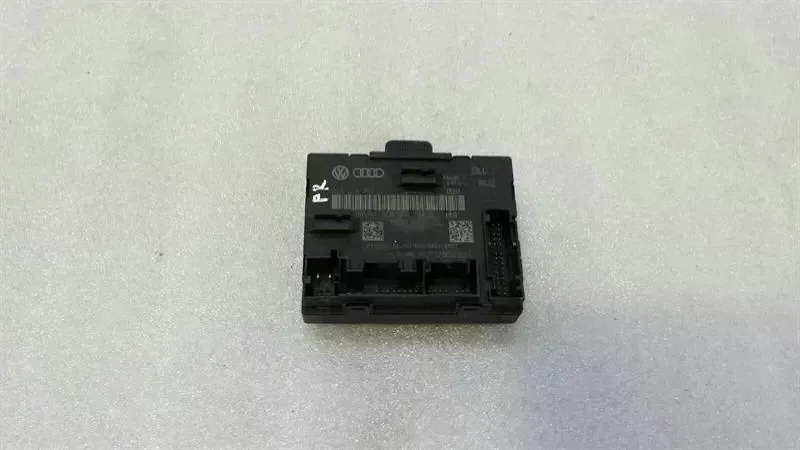 Audi A6 (C7) Audi A6 4G front right door module 4G8959793G door control unit front right Body type: Saloon
Fuel: Diesel