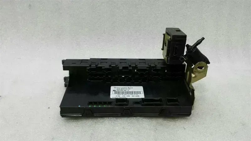 Mercedes-Benz CLK (W209) Mercedes CLK W209 Fuse Box A2035453401 Fuse Box SAM. Body type: Coupe
Fuel: Diesel