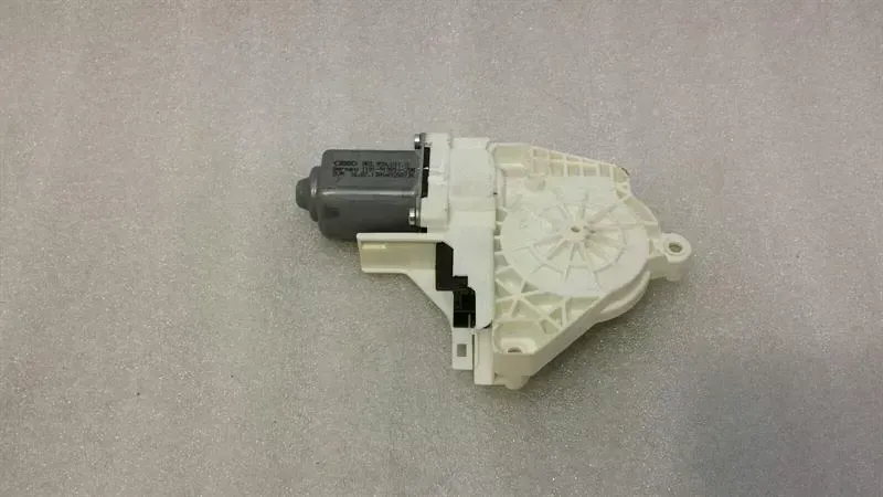 Audi A6 (C7) Audi A6 4G RLH door window motor 8K0959811A power window motor rear left Body type: Saloon
Fuel: Diesel