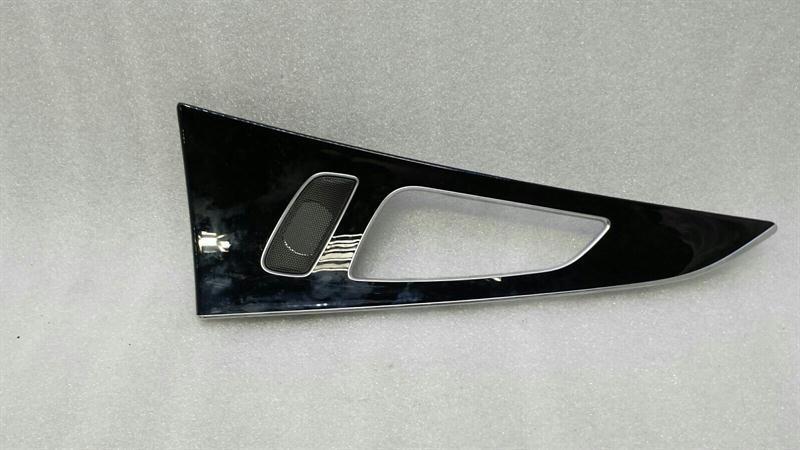 Audi A6 (C7) Audi A6 4G RLH door trim 4G0867419L door strip rear left piano Body type: Saloon
Fuel: Diesel