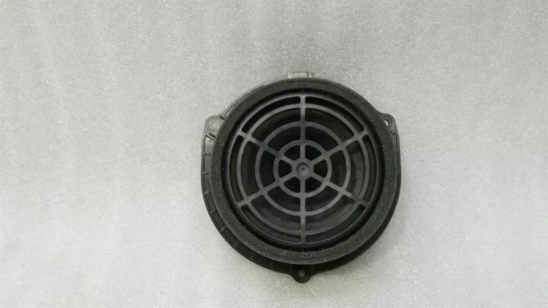Audi A6 (C7) Audi A6 4G RRH door speaker 4G0035411 speaker rear right Bose Body type: Saloon
Fuel: Diesel
