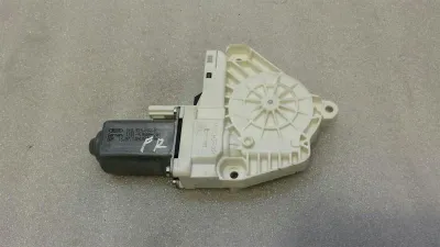 Silnik podnośnika szyby drzwi Audi A6 4G FRH 8K0959802B silnik podnośnika szyby przód prawy