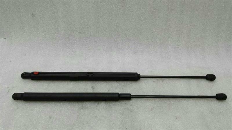 Mercedes-Benz CLK (W209) Mercedes CLK W209 Bonnet Strut Set A2038800029 Damper Hood Set Body type: Coupe
Fuel: Diesel