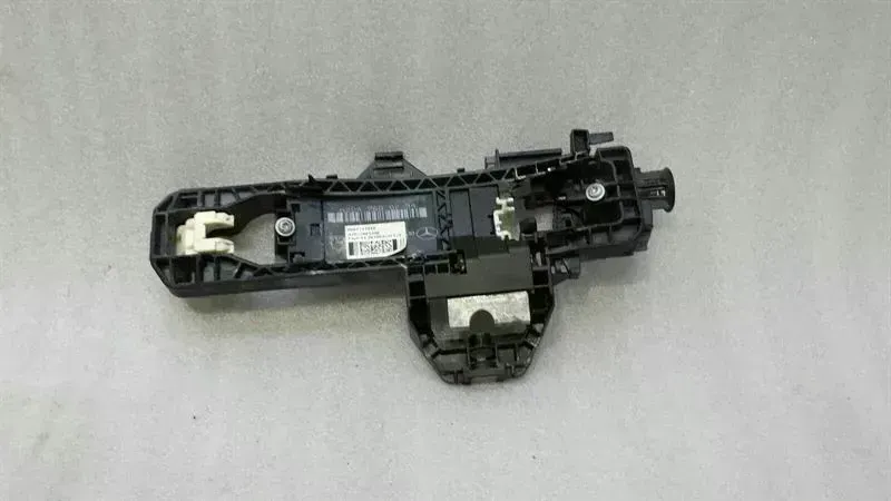 Mercedes-Benz A (W169) Mercedes E Class W207 FLH door handle carrier A2047600734 door handle carrier VL