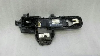 Mercedes E Class W207 FRH durvju rokturu turētājs A2077601440 durvju roktura turētājs priekšā