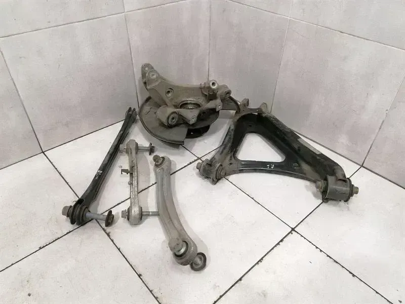 Porsche Cayenne Porsche Cayenne 958 92A left rear hub 95833161110 wheel bearing housing rear left Body type: SUV
Fuel: Diesel