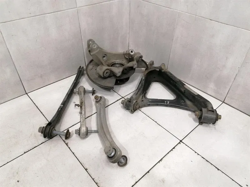 Porsche Cayenne 958 92A left rear hub 95833161110 wheel bearing housing rear left