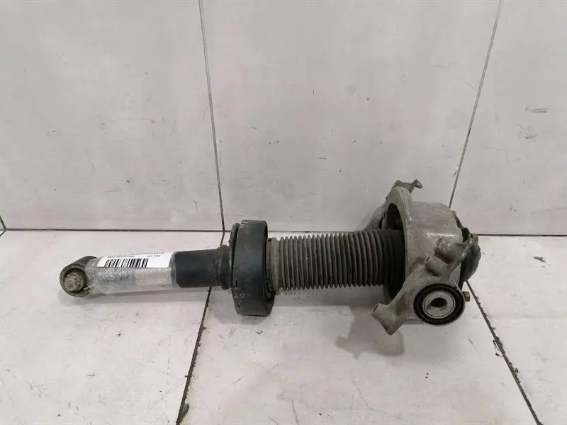 Porsche Cayenne Porsche Cayenne 958 92A shock absorber rear 95833305100 shock absorber rear Body type: SUV
Fuel: Diesel