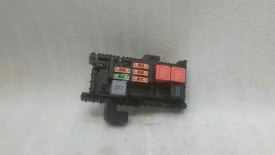 Блок предохранителей Mercedes C-класса W205 A2059068501 Блок предохранителей C250