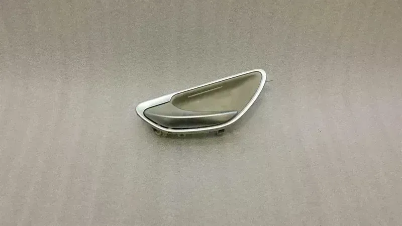 Mercedes-Benz A (W176) Mercedes C Class W205 FLH Door Inner Handle A2057603100 Interior Door Handle Front LI Body type: Estate
Fuel: Diesel