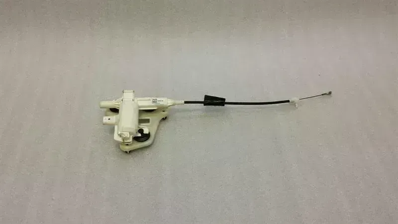Mercedes-Benz A (W176) Mercedes C Class W205 Boot Lock A0999068500 Tailgate Lock Motor Body type: Estate
Fuel: Diesel