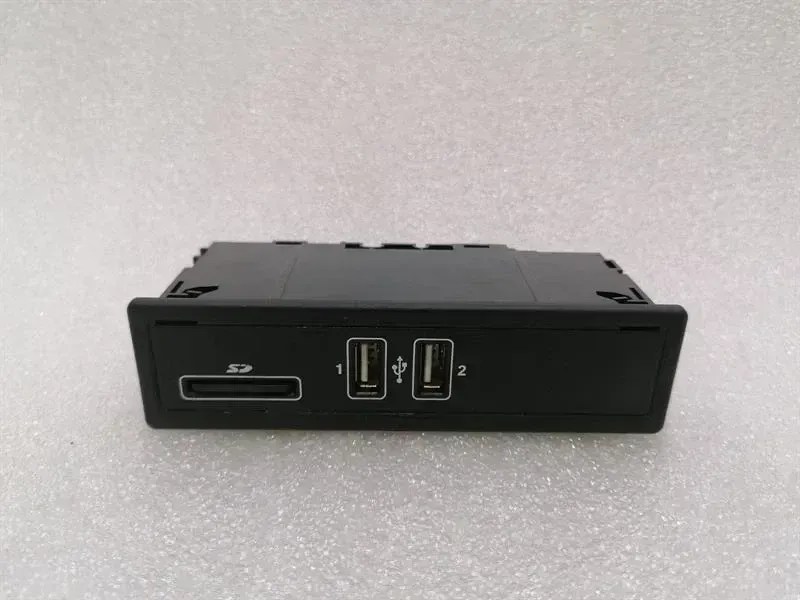 Mercedes-Benz A (W176) Mercedes C Class W205 USB Input Module A2058200526 USB Female SD Body type: Saloon
Fuel: Diesel