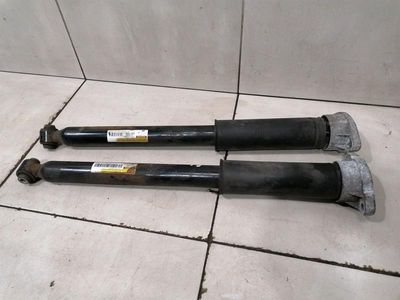 Mercedes C Klass W205 Stötdämpare bak SET A2053208730 Stötdämpare bak