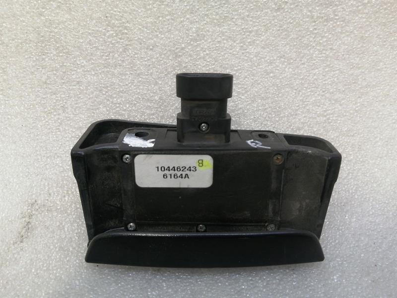 Chevrolet Corvette (C6) Chevrolet Corvette C6 Z06 LS7 Door Opener Switch 10446243 Door Opener Switch Body type: Coupe
Fuel: Petrol