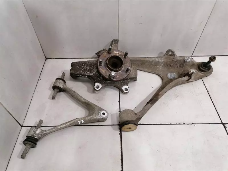 Chevrolet Corvette (C6) Chevrolet Corvette C6 Z06 Right Front Hub 88965638 Wheel Bearing Case Front Right Body type: Coupe
Fuel: Petrol