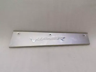 Dodge Viper SRT-10 8.3 labās puses durvju slieksnis 82208805AC labās puses durvju sliekšņa apdare labā
