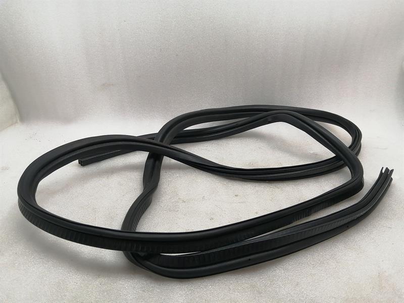 Dodge Viper Dodge Viper SRT-10 8.3 Weatherstrip Seal 4865561AG Gaskets Body type: Coupe
Fuel: Petrol