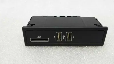 Mercedes C Class W205 USB входен модул A2058200526 USB женски SD