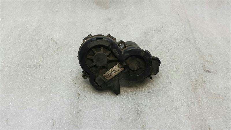 Mercedes-Benz A (W176) MERCEDES C CLASS W205 PARK BRAKE ENGINE A0009061303 ACTUATOR PARKING BRAKE RIGHT Body type: Saloon
Fuel: Diesel