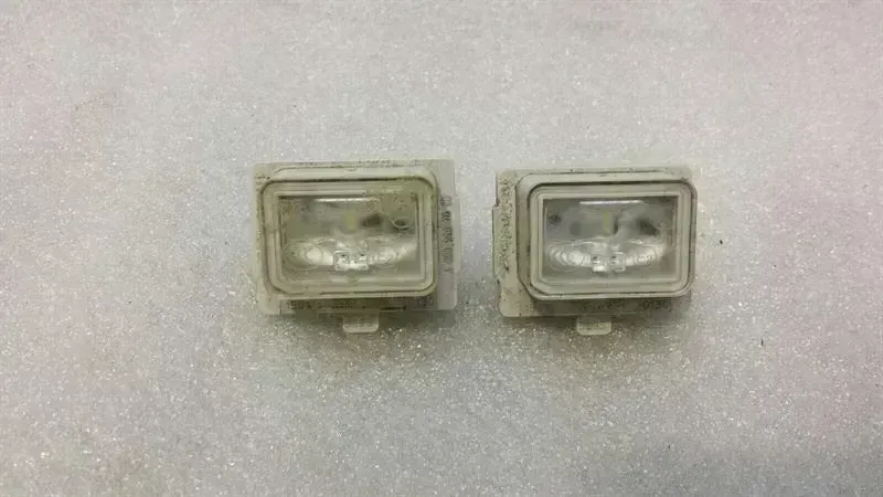 Mercedes-Benz A (W176) MERCEDES C CLASS W205 NUMBER PLATE LIGHTS A0999067000 LICENSE PLATE LIGHT SET LED Body type: Saloon
Fuel: Diesel