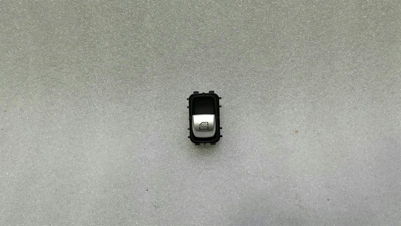 Mercedes-Benz A (W176) Mercedes C Class W205 Window Switch A2229062203 Switch Window Regulator Body type: Saloon
Fuel: Diesel